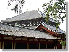 [東大寺・大仏殿と廻廊]